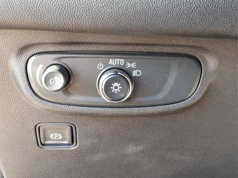 Used 2023 GMC Terrain SLE FWD image 17
