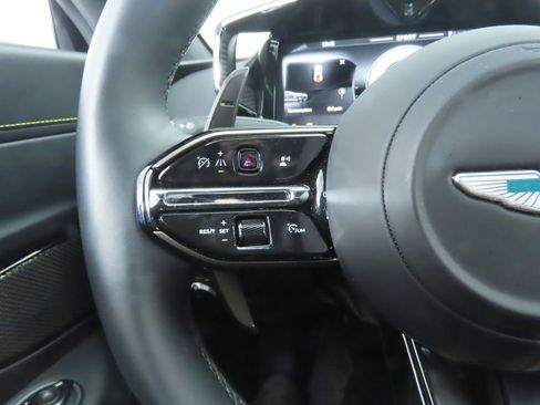 Used 2025 Aston Martin V8 Vantage Coupe image 11