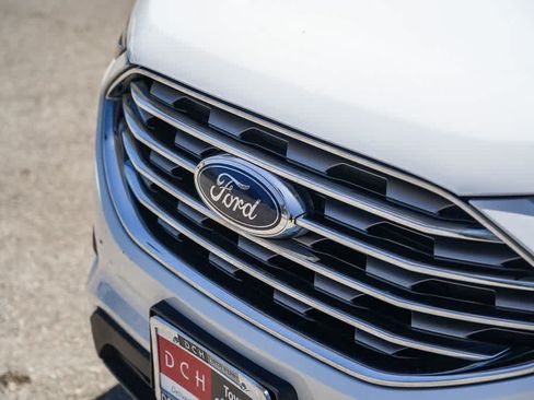Used 2020 Ford Edge SE FWD image 3