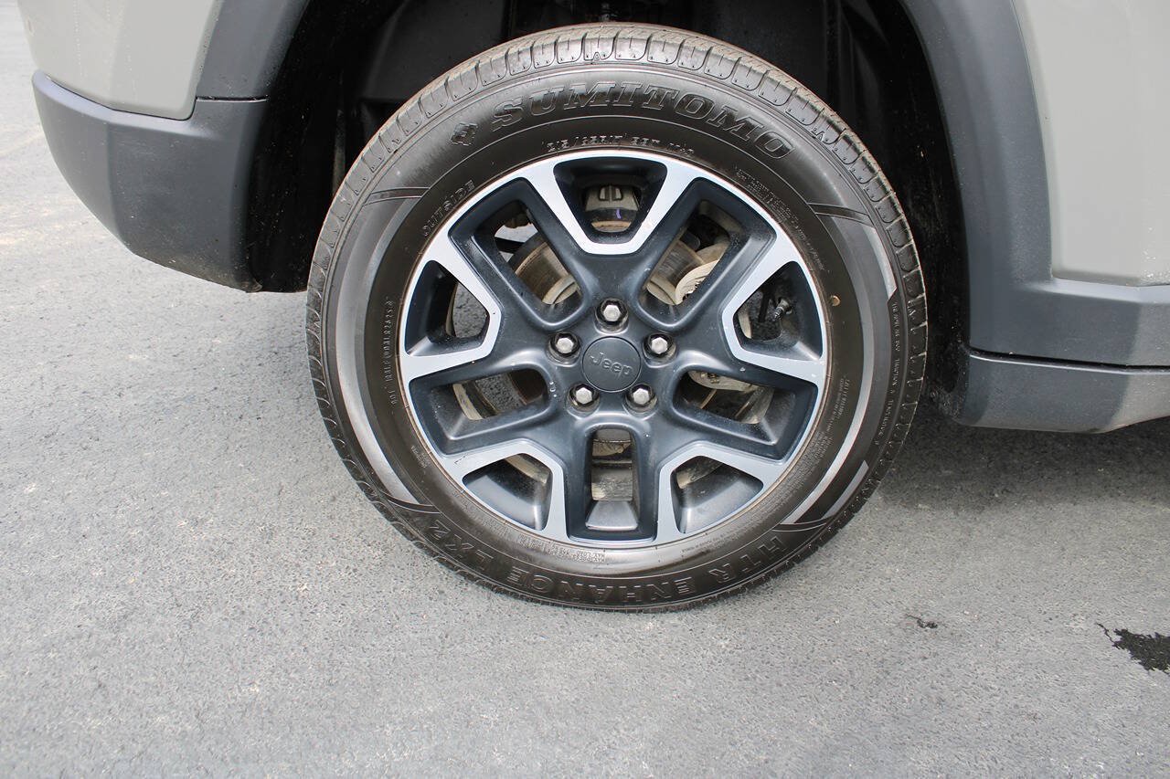 Used 2019 Jeep Compass Trailhawk w/ Leather Interior Group AWD/4WD image 16