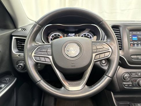 Used 2019 Jeep Cherokee Latitude Plus w/ Comfort/Convenience Group image 16