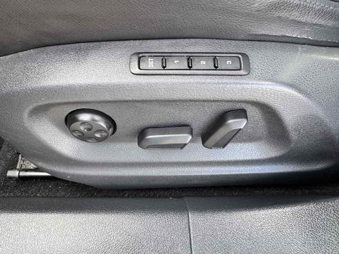Used 2011 Volkswagen Tiguan SEL FWD image 39