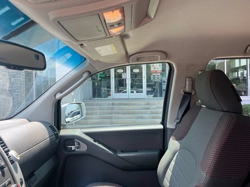 Used 2011 Nissan Frontier PRO-4X AWD/4WD image 11