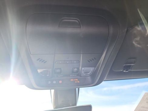 Used 2021 Chevrolet Blazer RS w/ Enhanced Convenience Package image 23