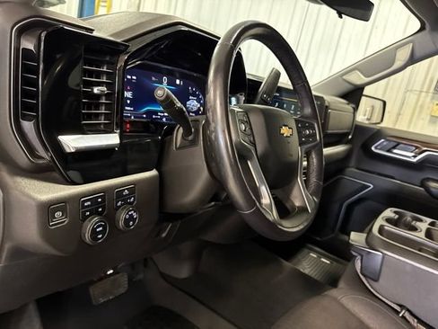 Used 2022 Chevrolet Silverado 1500 LT w/ Z71 Off-Road Package AWD/4WD image 47