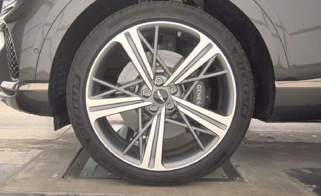 Used 2025 Genesis GV80 3.5T e-SC AWD/4WD image 12