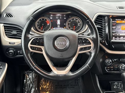 Used 2017 Jeep Cherokee Limited w/ Luxury Group FWD image 14