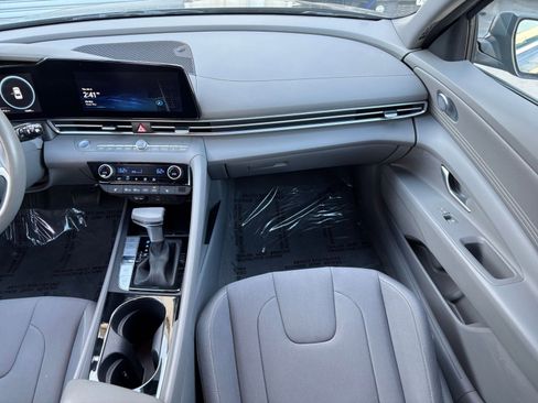Used 2025 Hyundai Elantra SEL image 35