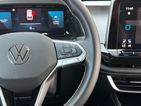 Certified 2025 Volkswagen Atlas Cross Sport SE AWD/4WD image 21