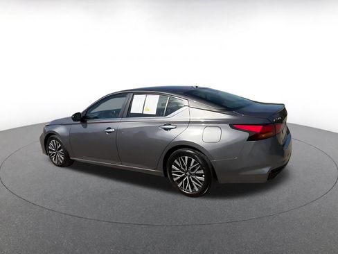 Used 2025 Nissan Altima 2.5 SV FWD image 10