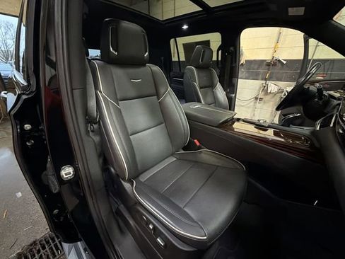Used 2023 Cadillac Escalade ESV Premium Luxury image 27