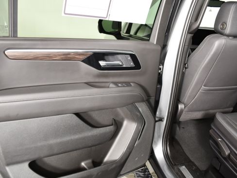 Used 2025 Chevrolet Suburban Z71 AWD/4WD image 49