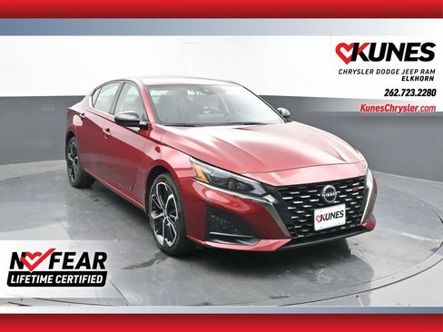 Used 2024 Nissan Altima 2.5 SR w/ SR Premium Package image 1