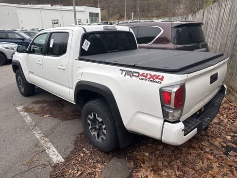 Used 2022 Toyota Tacoma TRD Off-Road w/ Technology Package image 9