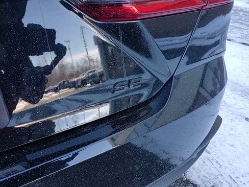 Used 2025 Toyota Camry SE w/ Convenience Package image 5