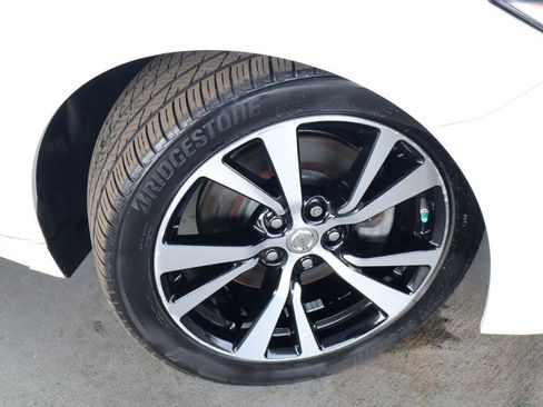 Used 2018 Nissan Maxima Platinum FWD image 3