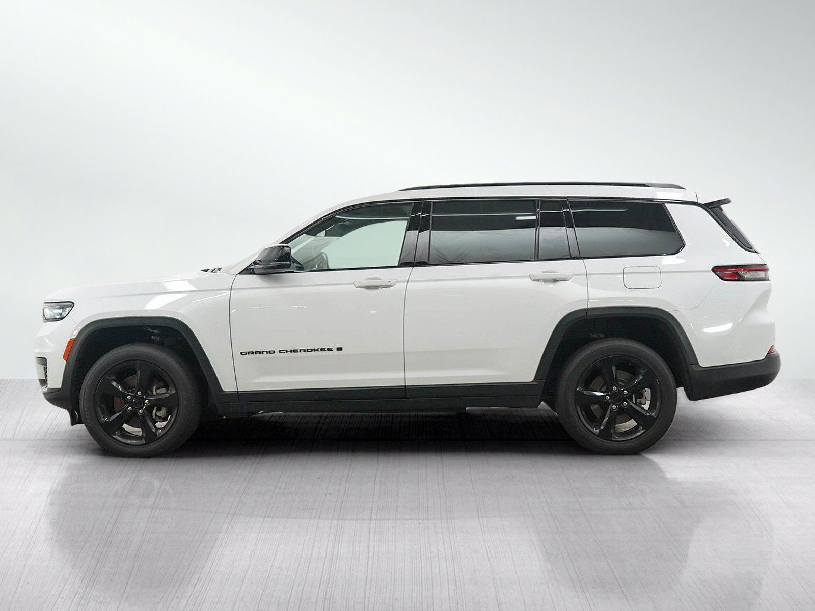 Used 2023 Jeep Grand Cherokee L Laredo AWD/4WD image 2