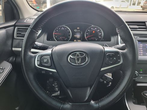 Used 2016 Toyota Camry SE image 9
