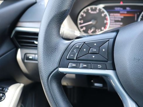 Used 2025 Nissan Altima 2.5 SV FWD image 18
