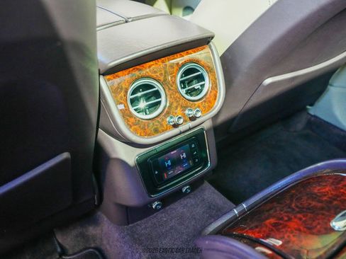 Used 2017 Bentley Bentayga image 59