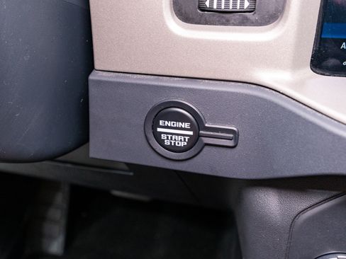 Used 2025 Ford Bronco Outer Banks w/ Sasquatch Package AWD/4WD image 29