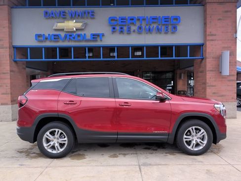 Used 2023 GMC Terrain SLE w/ Driver Convenience Package AWD/4WD image 9