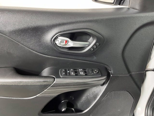 Used 2017 Jeep Cherokee Limited w/ Luxury Group AWD/4WD image 12