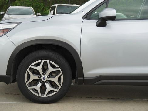Used 2020 Subaru Forester Premium AWD/4WD image 10