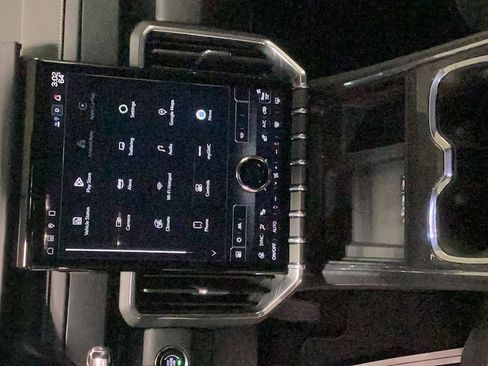 Used 2025 GMC Acadia Elevation image 14