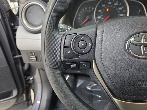 Used 2014 Toyota RAV4 XLE AWD/4WD image 17