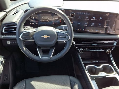 New 2026 Chevrolet Traverse LT w/ Driver Confidence Package AWD/4WD image 9