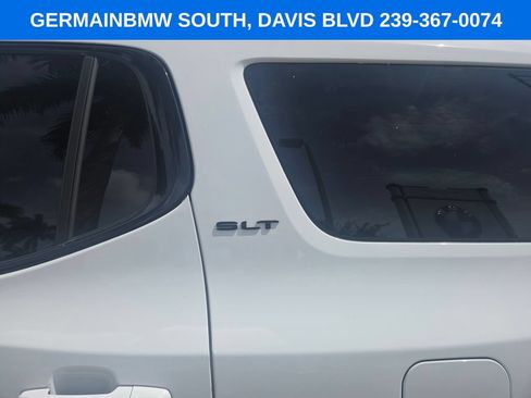 Used 2023 GMC Acadia SLT w/ Elevation Edition FWD image 9