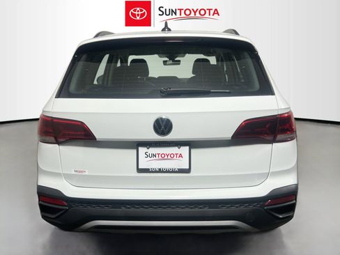 Used 2022 Volkswagen Taos S image 2