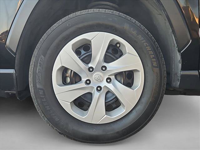Used 2025 Toyota RAV4 LE AWD/4WD image 29