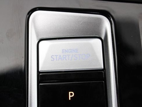 Used 2025 Volkswagen Atlas Cross Sport SE image 24