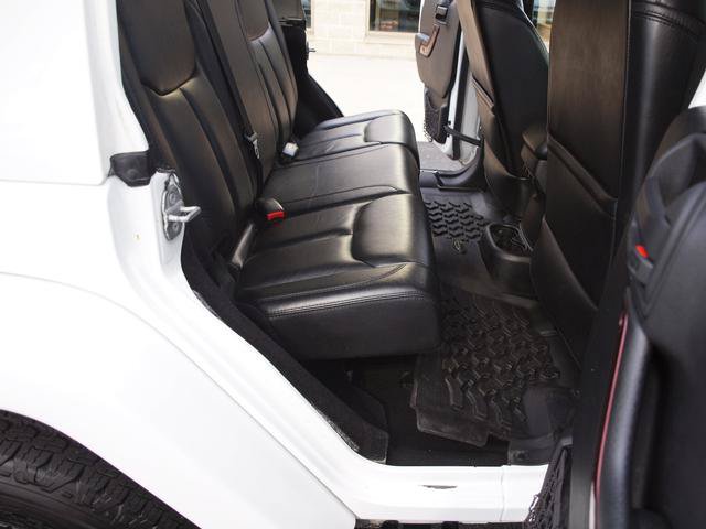 Used 2014 Jeep Wrangler Unlimited Sahara AWD/4WD image 7