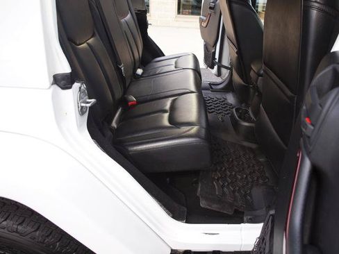 Used 2014 Jeep Wrangler Unlimited Sahara AWD/4WD image 7