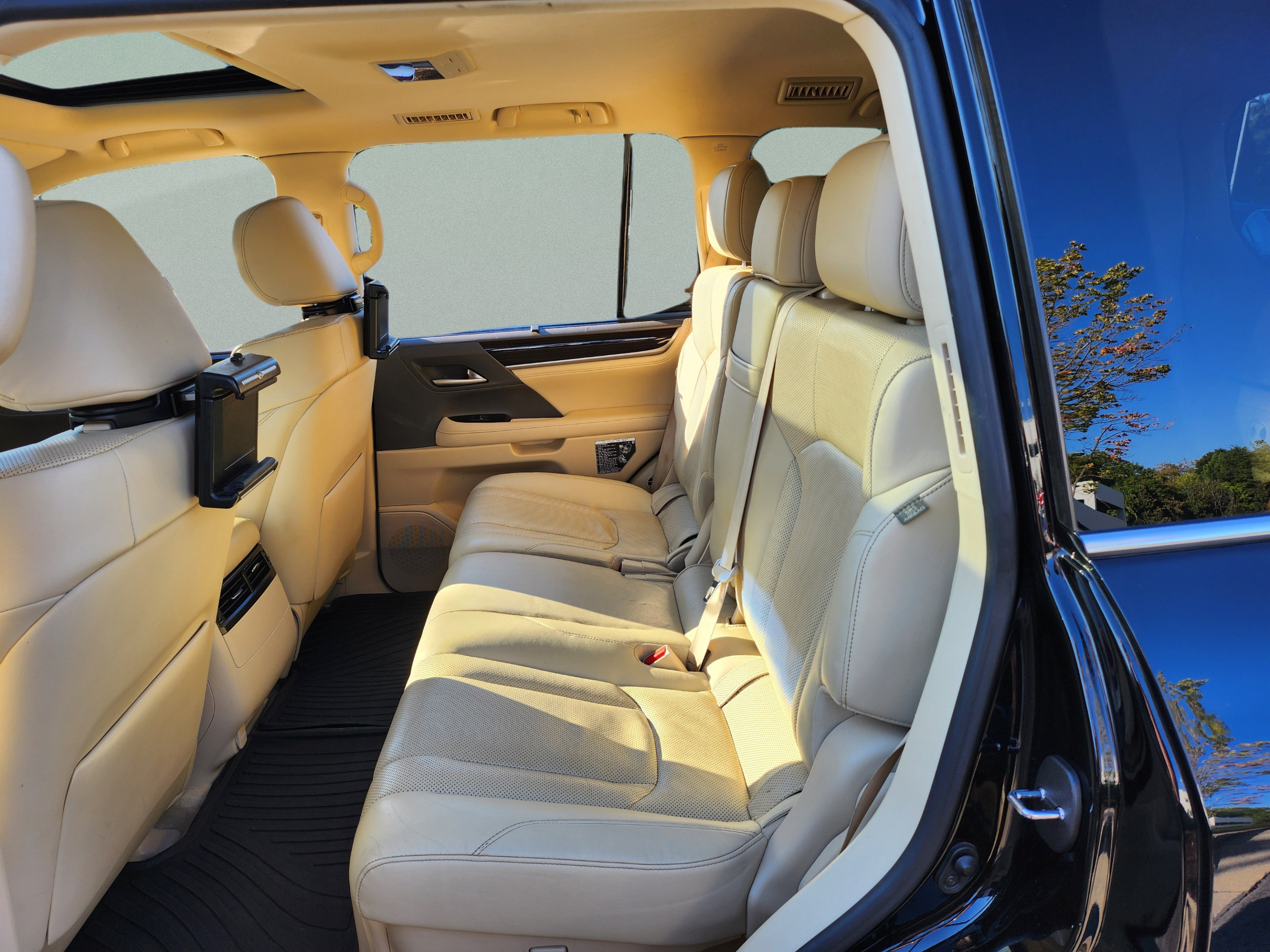 Used 2018 Lexus LX 570 4WD image 23