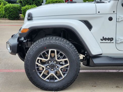New 2026 Jeep Wrangler Unlimited Sahara AWD/4WD image 9