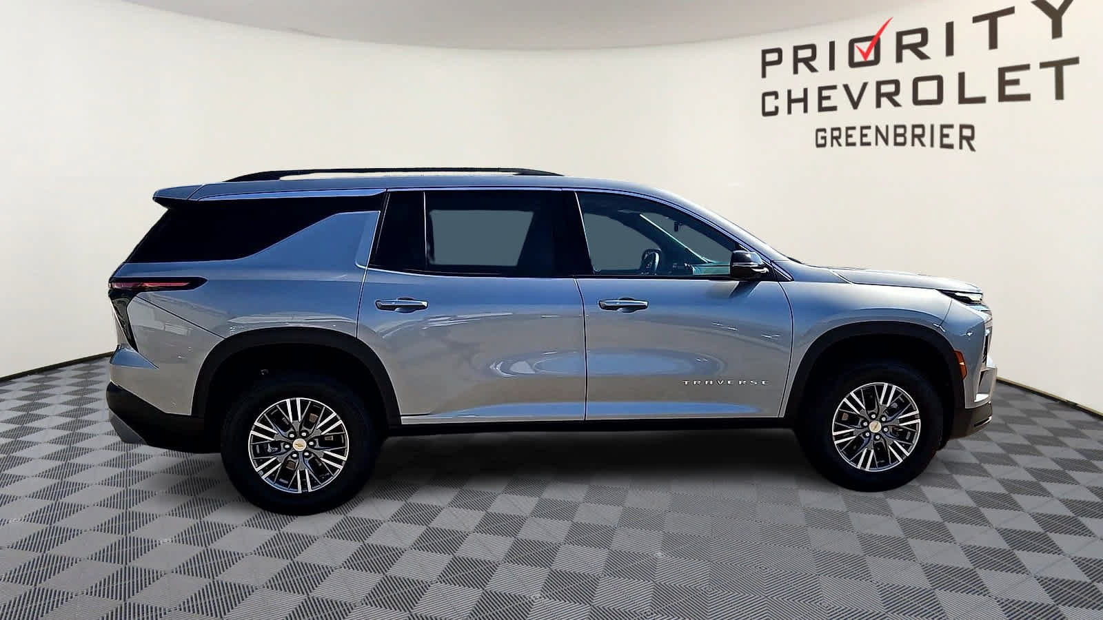 Used 2026 Chevrolet Traverse LT w/ Driver Confidence Package FWD image 9