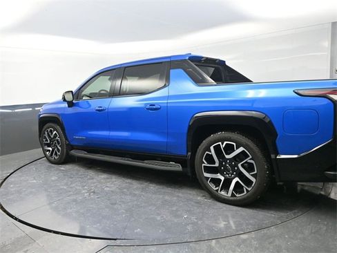 Used 2025 Chevrolet Silverado EV RST image 5