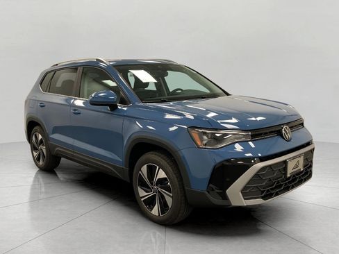 New 2025 Volkswagen Taos SE image 1