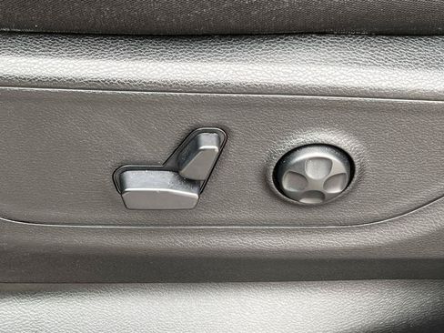 Used 2019 RAM 1500 Big Horn AWD/4WD image 12