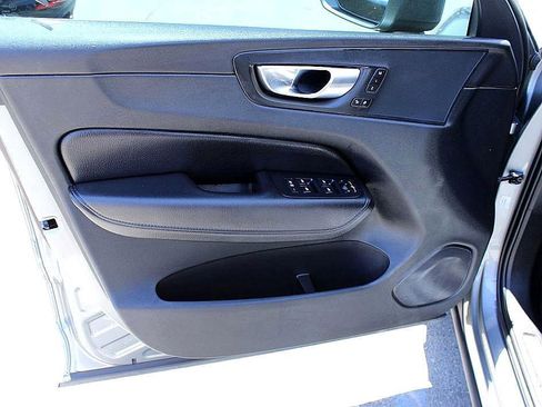 Used 2019 Volvo XC60 T6 Momentum w/ Advanced Package image 6