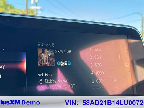 Used 2020 Lexus ES 300h w/ Premium Package image 30