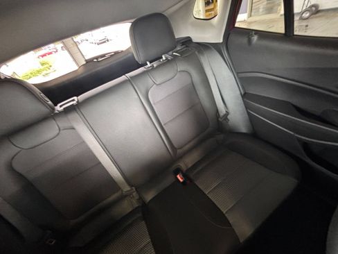 Used 2025 Chevrolet Trax LT FWD image 32