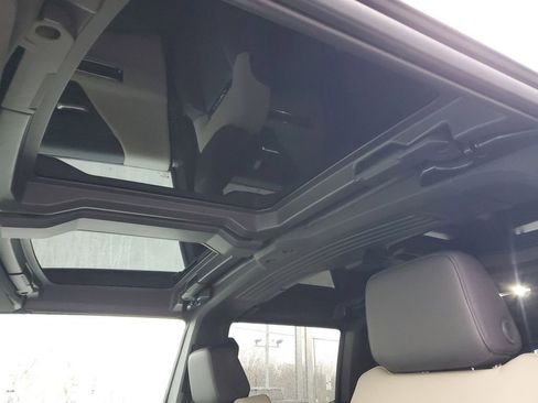 New 2026 GMC Hummer EV SUV AWD/4WD image 17