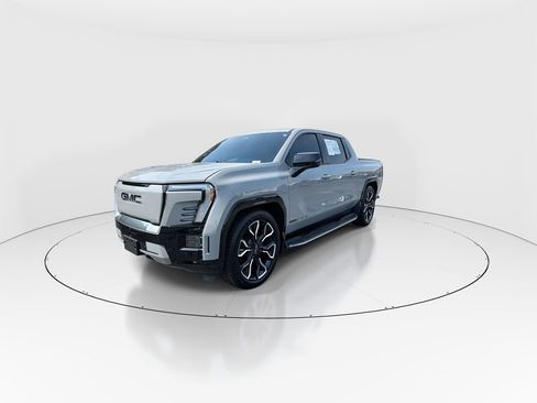 Used 2024 GMC Sierra EV Denali AWD/4WD image 4
