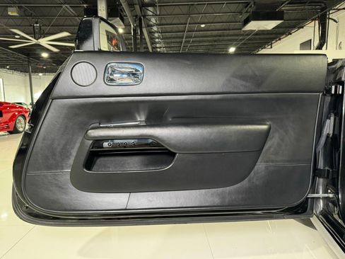 Used 2017 Rolls-Royce Dawn image 40