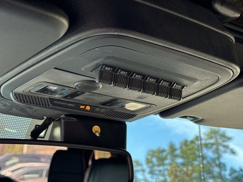 Used 2023 Ford Bronco Wildtrak image 31